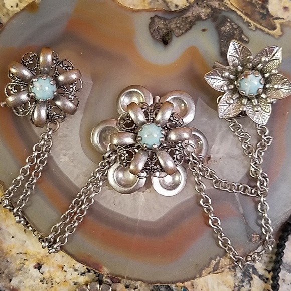 Vintage Jewelry - Vintage Collar cardi clips silver plated GUC